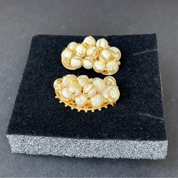 Vintage “Forbidden Fruit” Clip Earrings - Picture 6 of 10